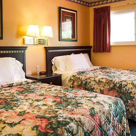 Hometown Inn Athens Extérieur photo