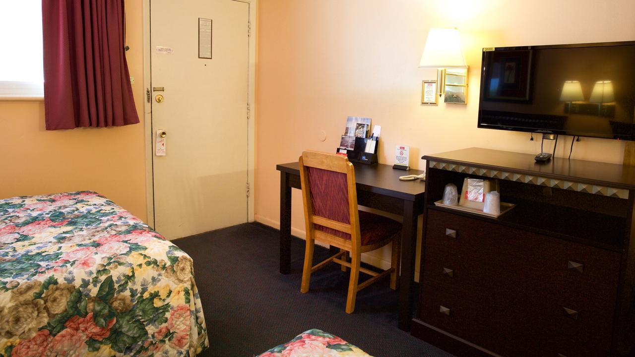 Hometown Inn Athens Extérieur photo