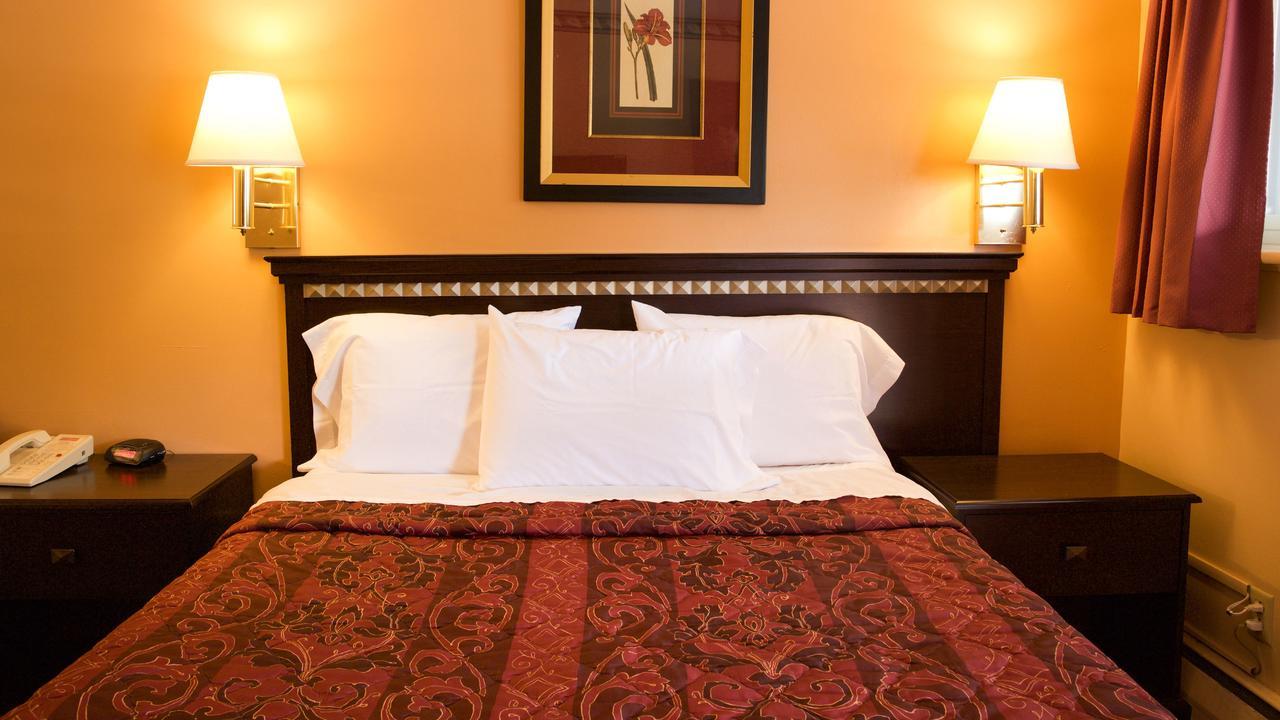 Hometown Inn Athens Extérieur photo