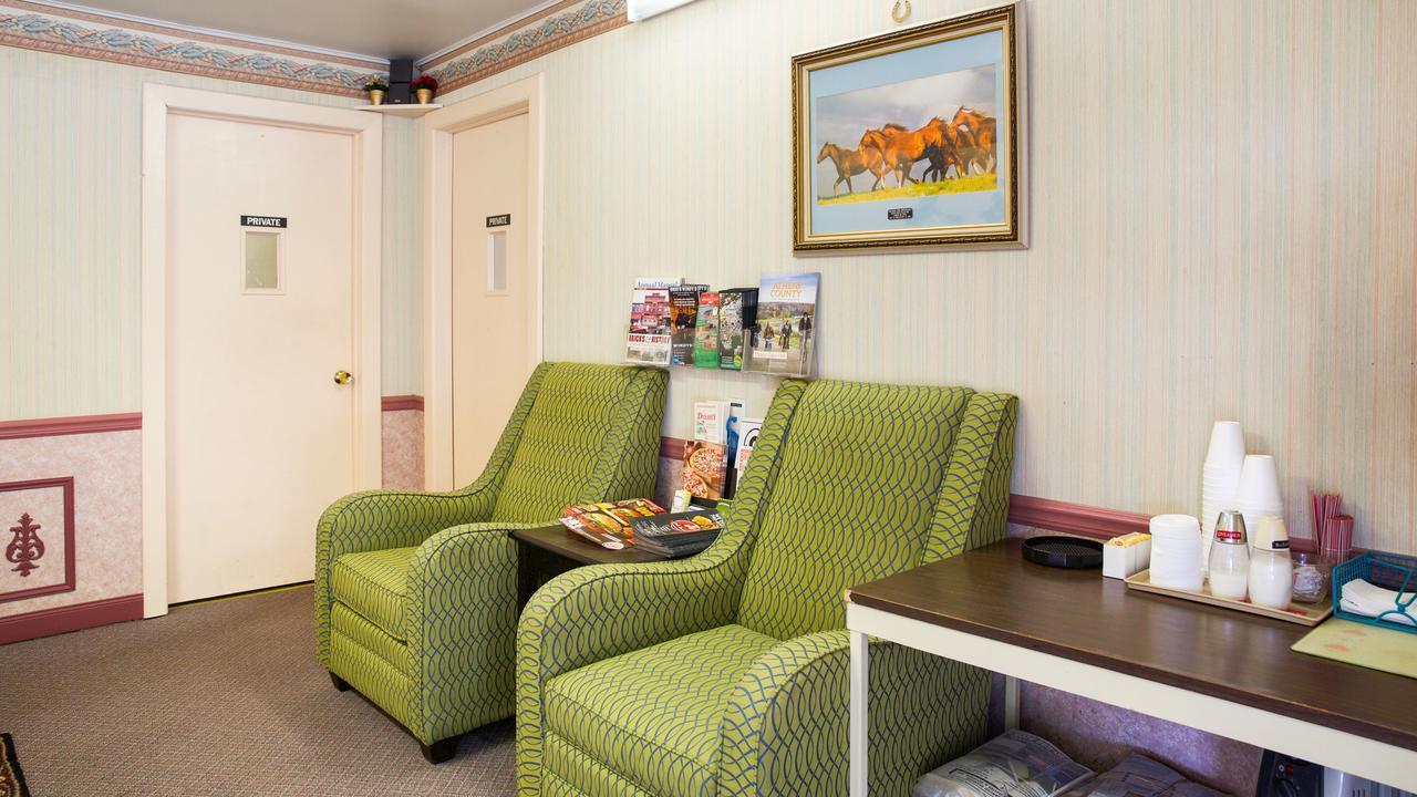 Hometown Inn Athens Extérieur photo