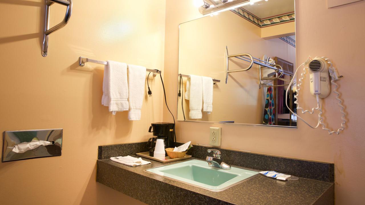 Hometown Inn Athens Extérieur photo