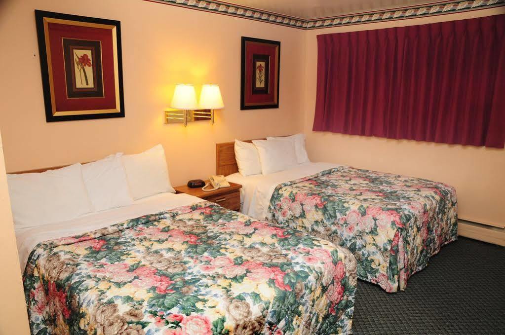 Hometown Inn Athens Extérieur photo